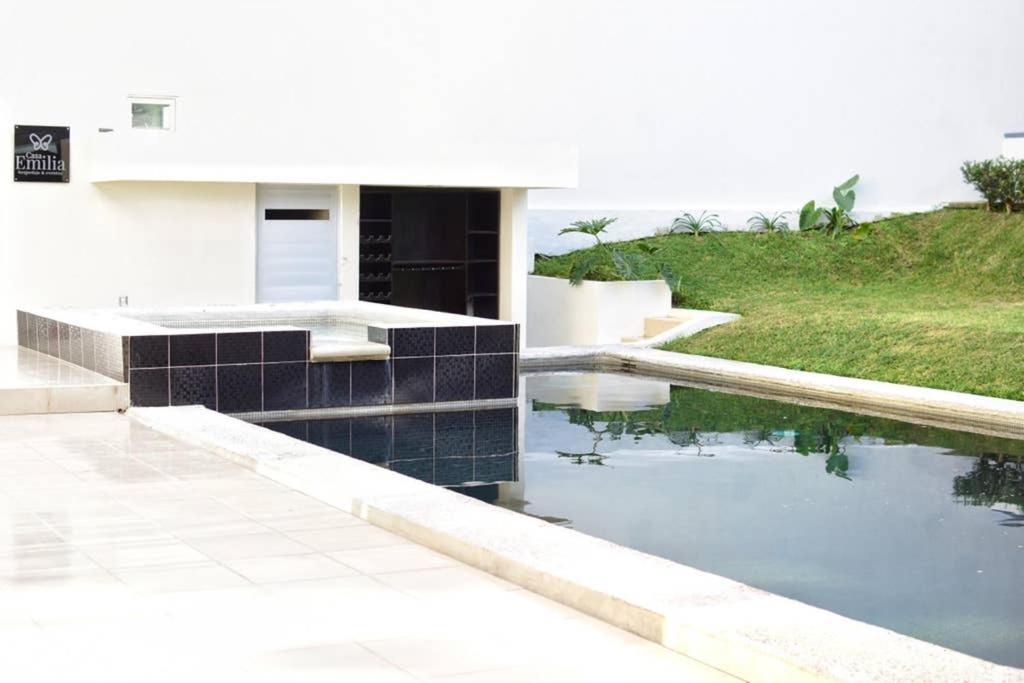 MODERNA CASA CON ALBERCA RODEADA DE NATURALEZA TEPIC (México) - desde 2159  MXN | BOOKED